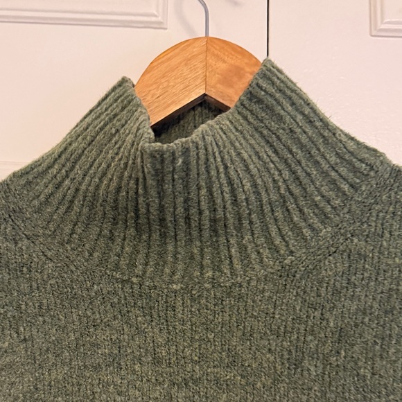 Abercrombie & Fitch Forest Green Turtleneck Sweater - Picture 5 of 6